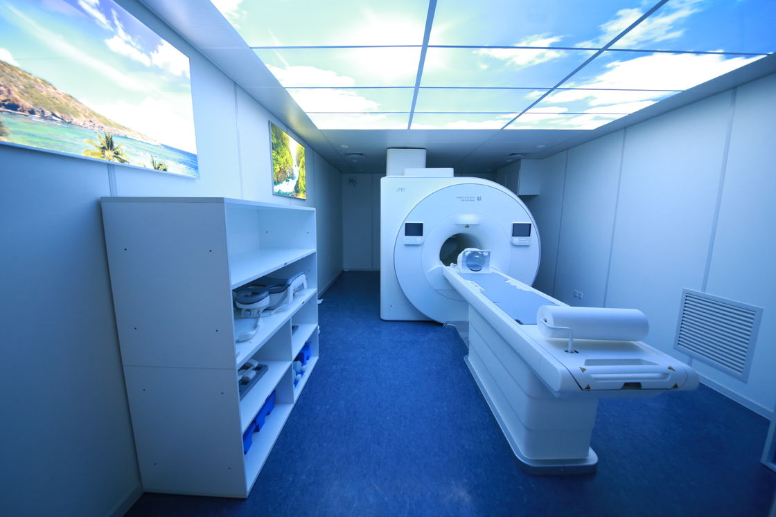 Système d'écran IRM Écran de 1,2 x 0,6 m Plaques perforées Salle d'IRM à l'hôpital